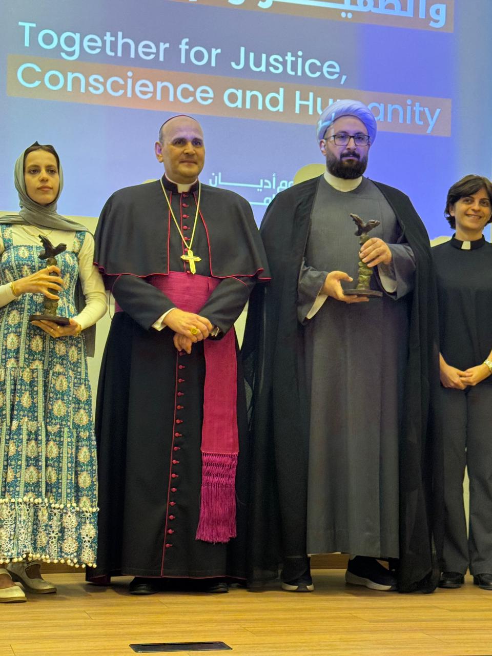 الشيخ ربيع قبيسي ينال جائزة أديان للتضامن الإنساني العالمي لعام 2024 ويهديها إلى الإمام موسى الصدر