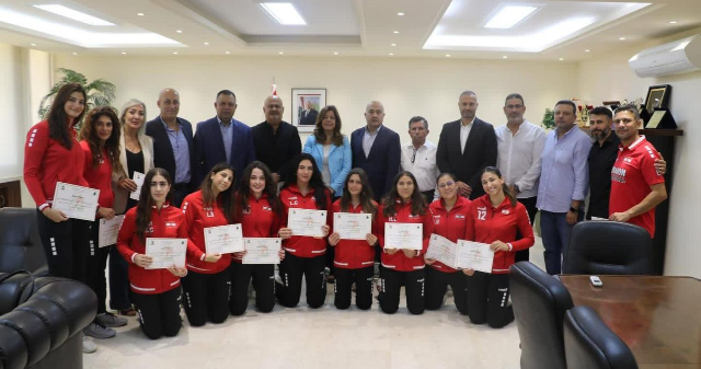 وزيرة الشباب والرياضة كرّمت منتخب سيدات الكرة الطائرة