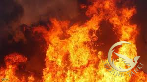 حريق كبير في بنواتي قريب من المنازل والجيش والدفاع المدني يعملون على اخماده