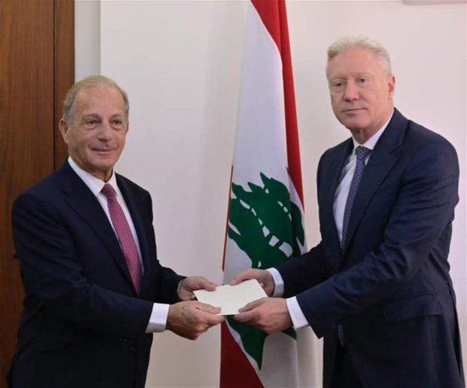 عيسى سلم رجي نسخة من أوراق اعتماده