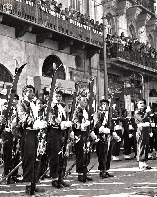 العرض العسكري للجيش بمناسبة عيد الاستقلال في العام ١٩٤٦