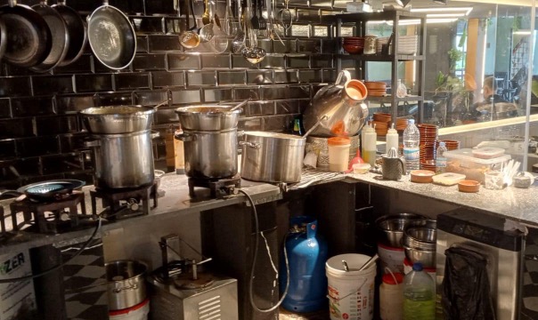 استدعاء ٢١ صاحب مولد في حارة صيدا وضبط مخالفة في احدى مطاعم الفول في صور