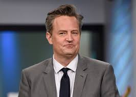 30 شهرًا سجنًا لطبيب أدين بدوره في وفاة ماثيو بيري بجرعة كيتامين