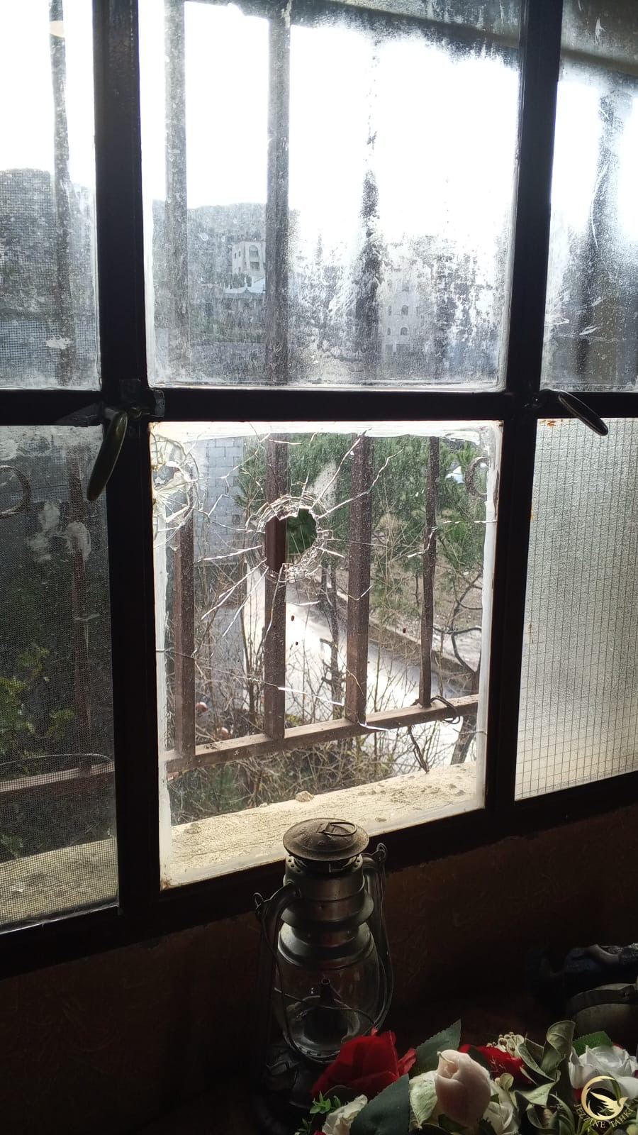 رشقات رشاشة من مركز رويسات العلم طالت المنازل في كفرشوبا وإصابة أحد المنازل ونجاة السكان بأعجوبة