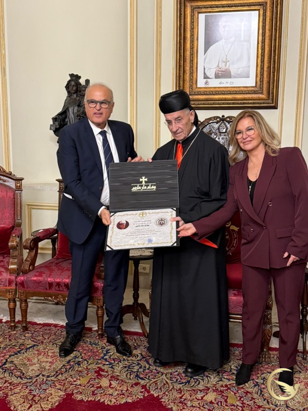 وسام مار مارون من الراعي لفادي رومانوس… مستحق مستحق مستحق