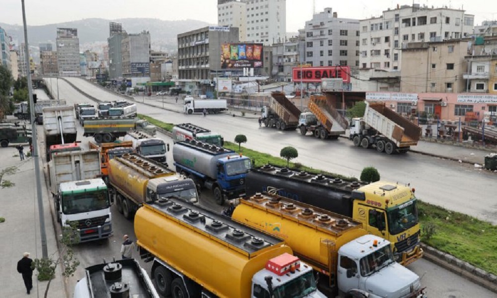 إلى المتوجهين إلى بيروت لأخذ العلم… الشاحنات ستقطع الطريق عند الرميلة باتجاه بيروت صباحا