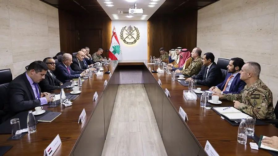 قائد الجيش يلتقي بن فرحان ولودريان وسفراء الخماسية لبحث مؤتمر دعم الجيش