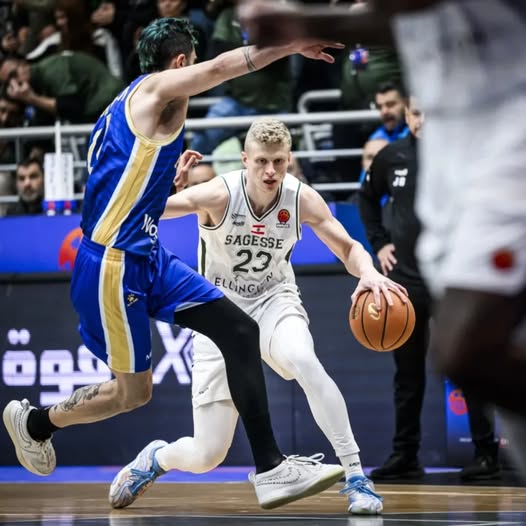 الإتّحاد الآسيوي يوقف يوسف خيّاط لعبة واحدة ويغرّمه 5 آلاف دولار وينذر الجهازين الفنيين لفريقي الحكمة والرياضي