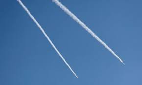 القناة 12 الإسرائيلية: الدفعة الصاروخية التي استهدفت شمال إسرائيل احتوت على 10 صواريخ