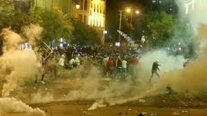 مواجهات عنيفة بين المتظاهرين والمحتجين في الصيفي وعين المريسة