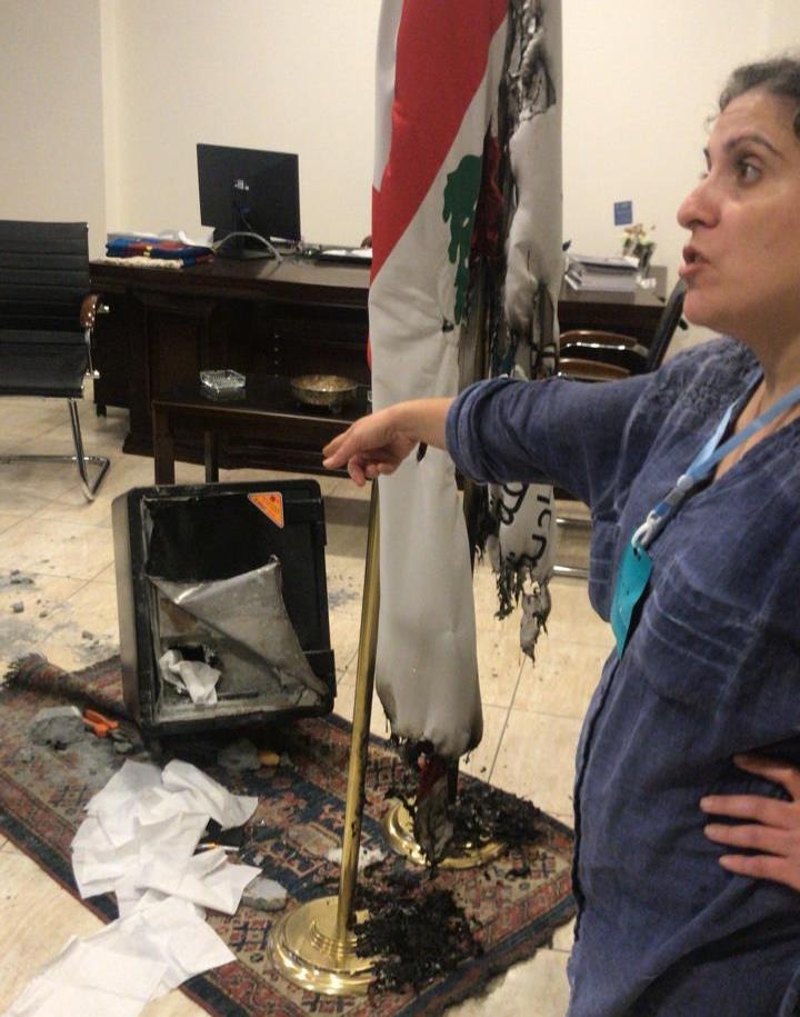 أحرقوا مكاتب المنطقة الاقتصادية الخاصة في طرابلس
