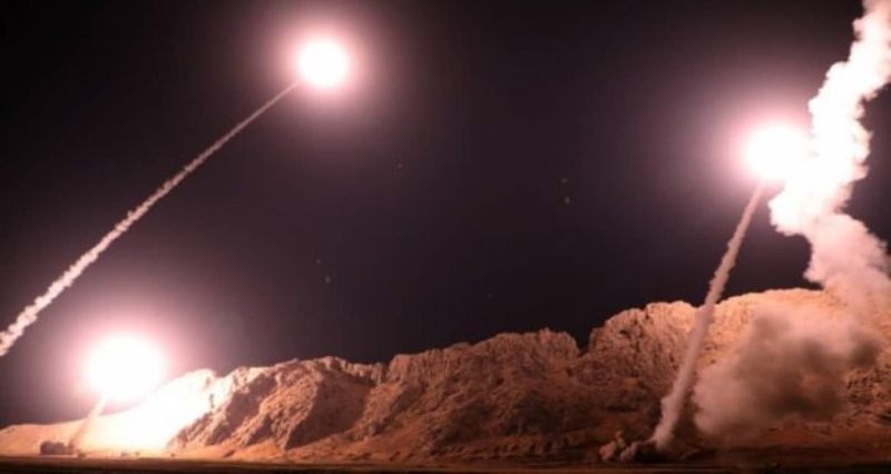 هجوم بعشرات الصواريخ على قاعدة عين الأسد في الأنبار