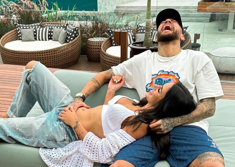 نيمار ينتظر مولوده الجديد من حبيبته