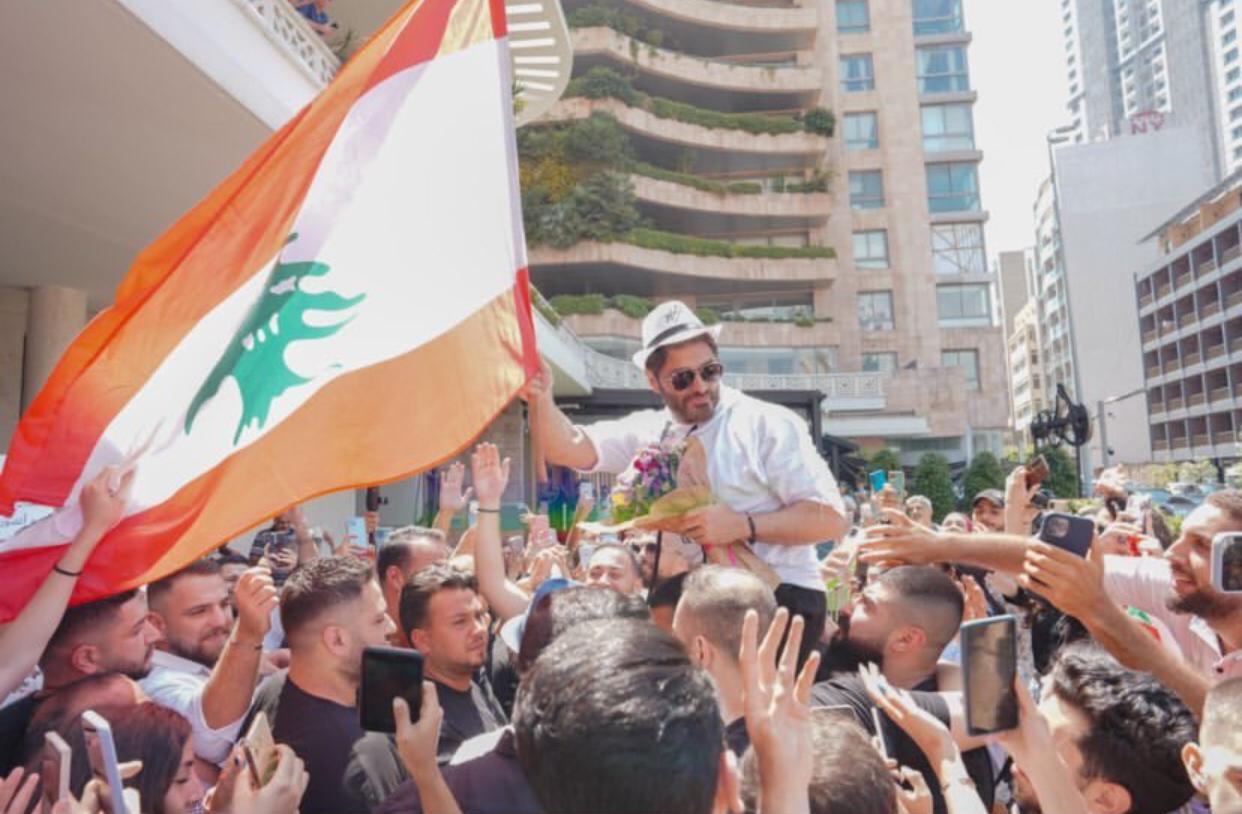 هكذا استُقبل تامر حسني في بيروت