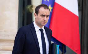 وزير الدفاع الفرنسي: تحدثت مع اسرائيل والحزب لتجنيب تصعيد يهدد البعثة الأممية