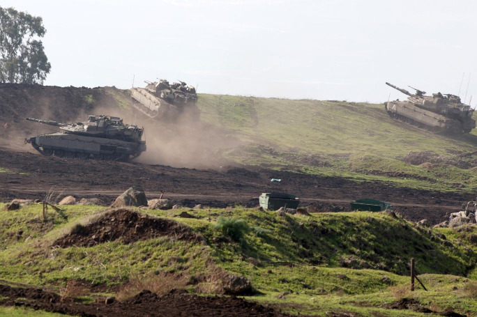 استهداف دبابة ميركافا إسرائيلية في موقع المطلة ما أدى إلى تدميرها ووقوع طاقمها بين قتيل وجريح