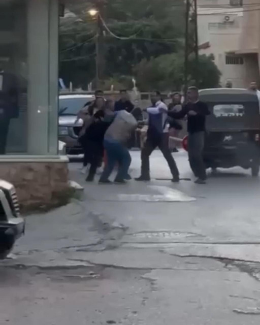 (بالفيديو) هكذا اعتدى على شرطي بلدية البترون
