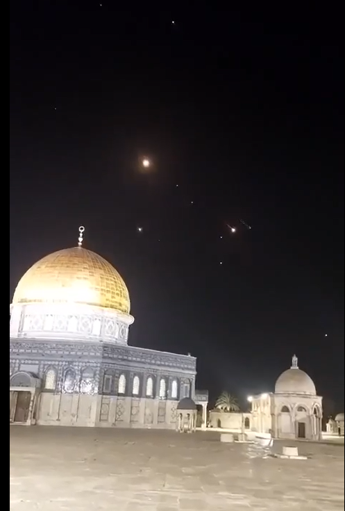 رصد الصواريخ الإيرانية من باحات المسجد الأقصى المبارك