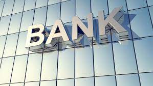 مصرف لبنان يجمد الحسابات المصرفية لرئيس مجلس إدارة بنك سابق والمديرة العامة له