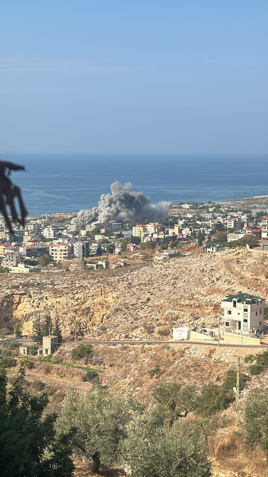 سكاي نيوز: المستهدف في الغارة الإسرائيلية على بلدة الجية هي شخصية قيادية في حزب الله