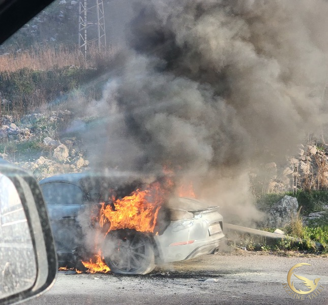 احتراق سيارة منذ قليل في الجية