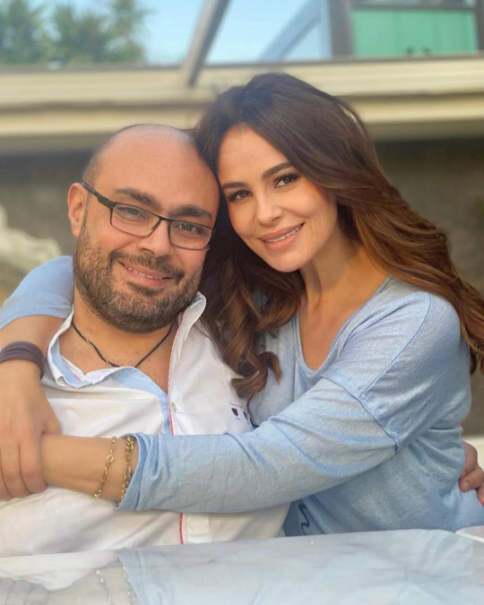 كارول سماحة تنعي وفاة زوجها الدكتور وليد مصطفى