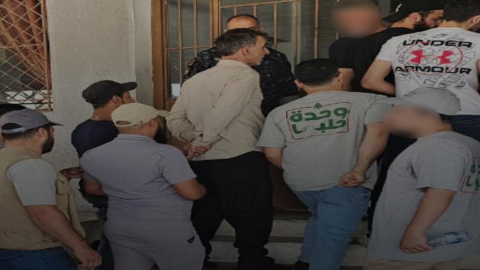 ضغط على الناخبين على باب مركز الاقتراع في مدرسة حلبا الرسمية
