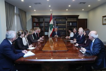 عون: منتصف الشهر المقبل سيبدأ العمل في 3 مخيمات فلسطينية في بيروت لمعالجة مسألة السلاح فيها