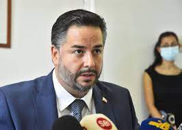 "رفع قرار منع السفر عنه"... سلام: هذا سبب "الحرب التي شنّت عليّ"!