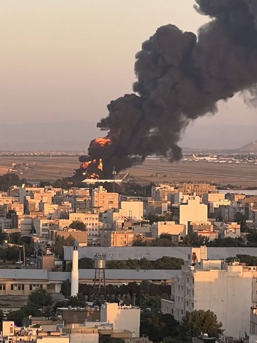 إسرائيل تقصف مطار مشهد الإيراني