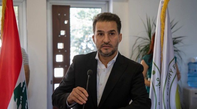 الجنوب يشهد تألق الإبداع: افتتاح معرض خيرات الزين وتوقيع ديوان طارق آل ناصر الدين في الزرارية