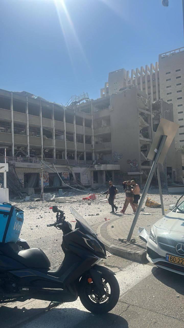 إعلام إيراني: الحرس الثوري يستهدف مقر البث الميداني للقناة 14 في حيفا بصواريخ "سجيل 3" بعد إنذار مسبق