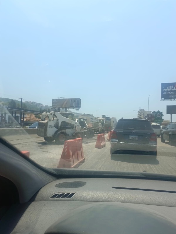 زحمة سير خانقة بسبب التزفيت على خلدة باتجاه صيدا
