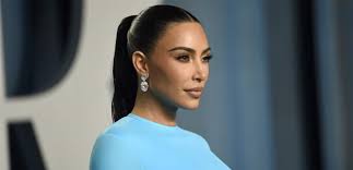 كيم كارداشيان تكشف عن تمدد دموي في دماغها بسبب الضغوط النفسية بعد الطلاق