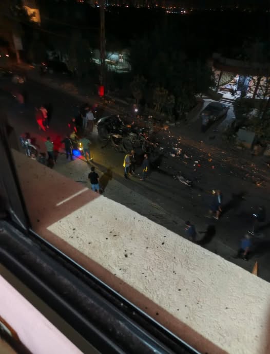 وفق المعلومات الأولية غارة استهدفت بطائرة مسيّرة سيارة عند مدخل بلدة فرون