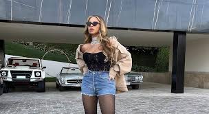 #بيونسيه تتألق ببدلة سباقات فاخرة في الفورمولا 1 بلاس فيغاس