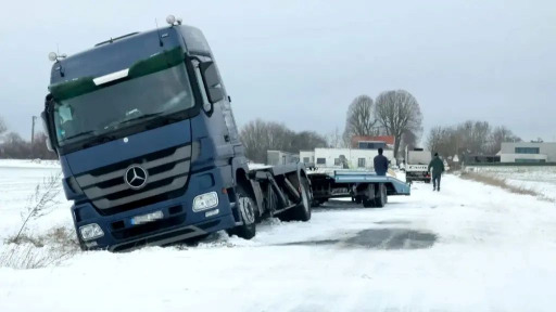 الأمطار المتجمدة تشلّ حركة النقل والرحلات الجوية في وسط أوروبا