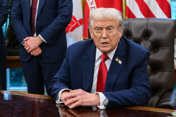 ترامب يقول إنه "سيقاضي بنك جيه بي مورجان تشيس خلال الأسبوعين المقبلين بسبب إلغاء حسابه المصرفي بعد احتجاجات 6 يناير"