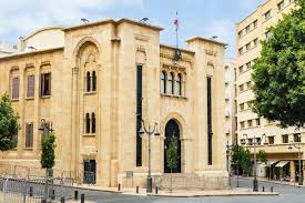 المزيد من حشود العسكريين المتقاعدين يتجهون نحو مجلس النواب