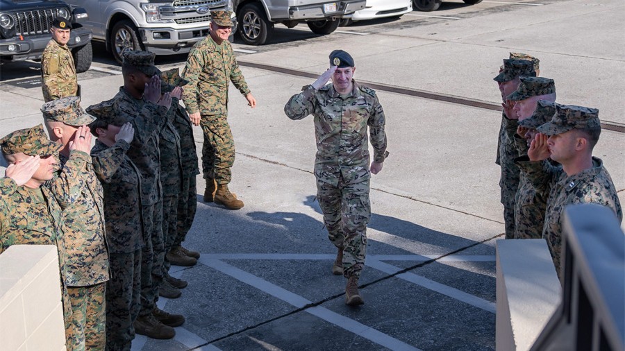 بيان للجيش عن زيارة القائد الى الولايات المتحدة الأميركية : سلسلة لقاءات ركزت على ضمان الأمن والاستقرار وصون سيادة الدولة والحفاظ على السلم الأهلي