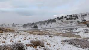 طقس متقلب وأمطار غزيرة مع ثلوج على الجبال المتوسطة