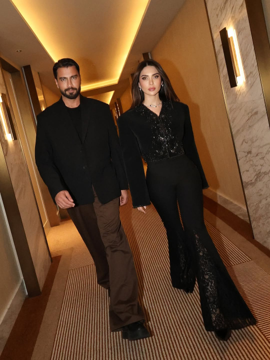 لين برنجكجي تتألّق بفخامة الأسود بتوقيع جورج حبيقة