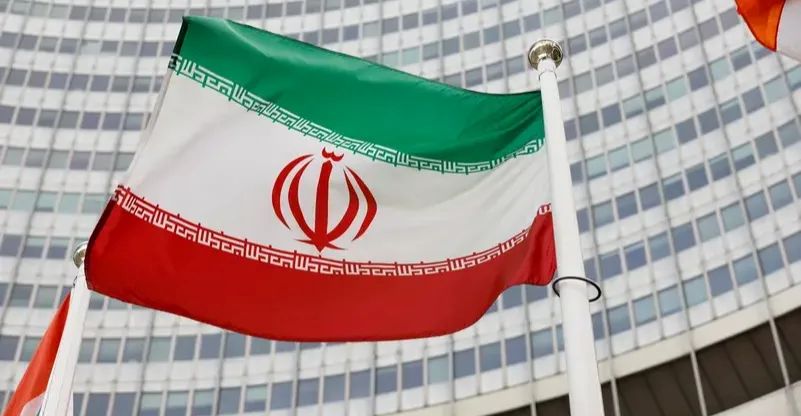 إيران تدعو أفغانستان وباكستان إلى ضبط النفس وتجنب التصعيد