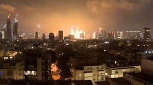 إعلام اسرائيلي: سقوط 3 صواريخ في تل أبيب