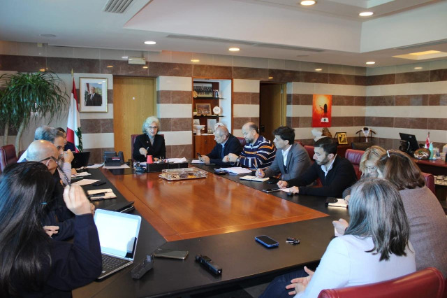 اجتماع إداري طارئ في التربية