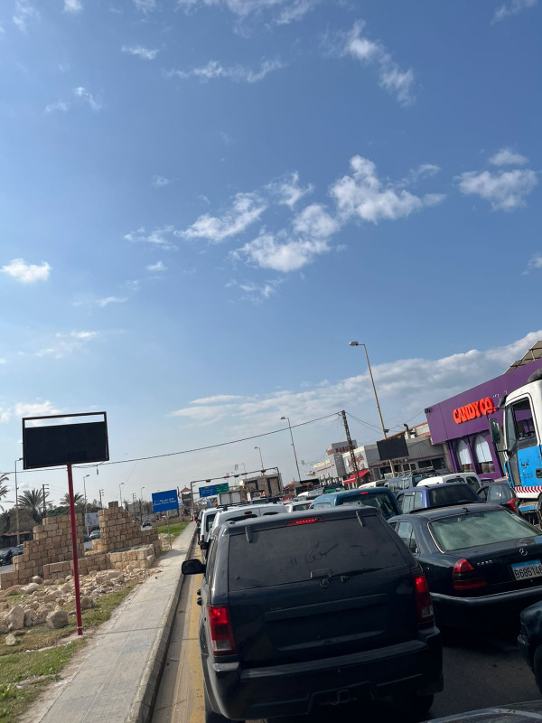 زحمة سير على خط الأولي وتفتيش دقيق لكل السيارات المتجهة نحو الجنوب