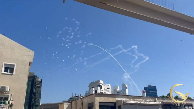 وسائل إعلام إسرائيلية: سقوط شظايا اعتراضات صاروخية في القدس