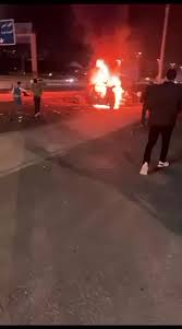 استهداف سيارة ثانية على أوتوستراد المطار