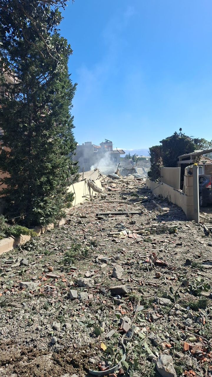 الدمار جراء الغارة على ميفدون