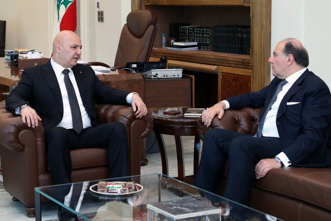 حاكم مصرف لبنان يؤكد للرئيس عون جهوزية المركزي للحفاظ على الاستقرار النقدي